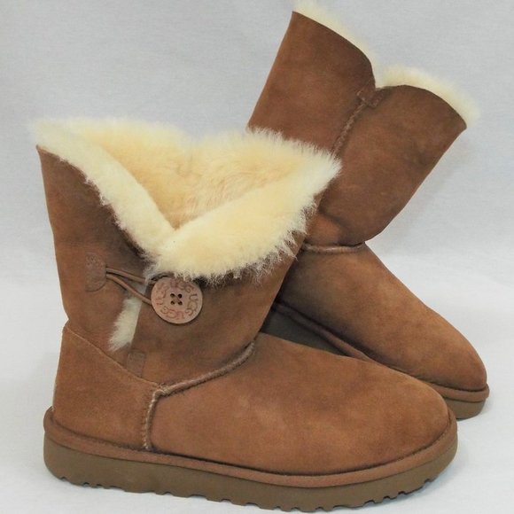 UGG Shoes - Like New UGG Bailey Button Chestnut Short Shearling Leather Boots Size 8